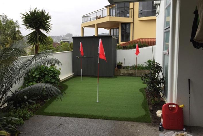 Small home putting green